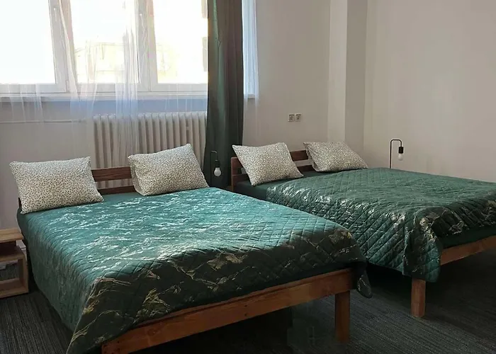 Tom Hostel